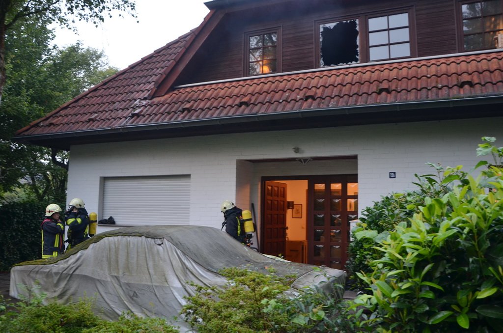 Feuer Einfamilienhaus Koeln Ostheim Saarbrueckerstr P15.JPG